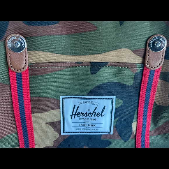 Herschel Retreat Backpack Woodland Camo/Peacoat/Tan School Backpack Laptop Bag - Picture 8 of 10
